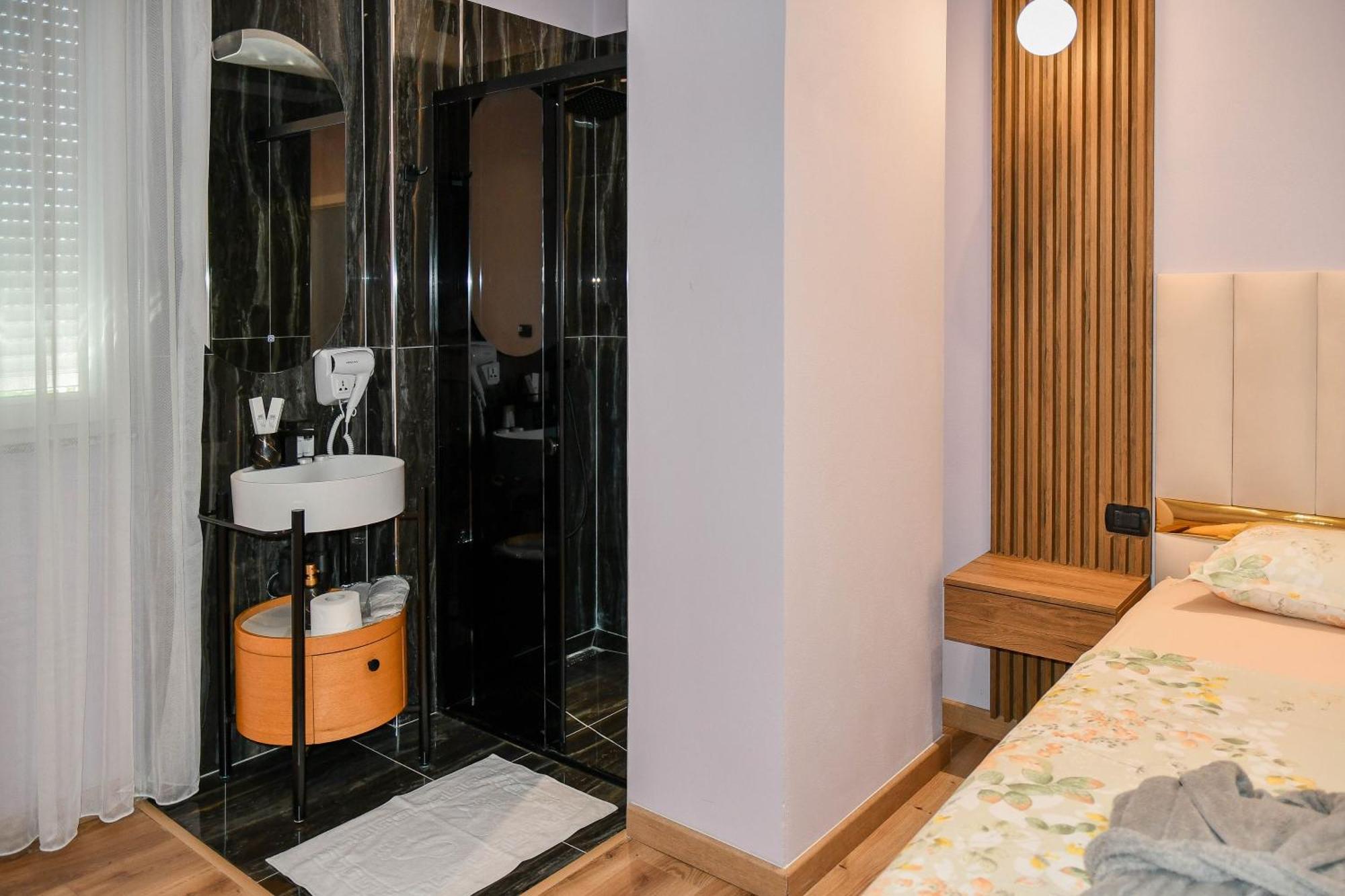 Hata Luxury Apartments Shkodër Esterno foto